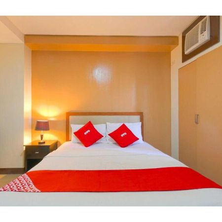 Oyo 769 Poblacion Suites Polaris Makati City Екстериор снимка