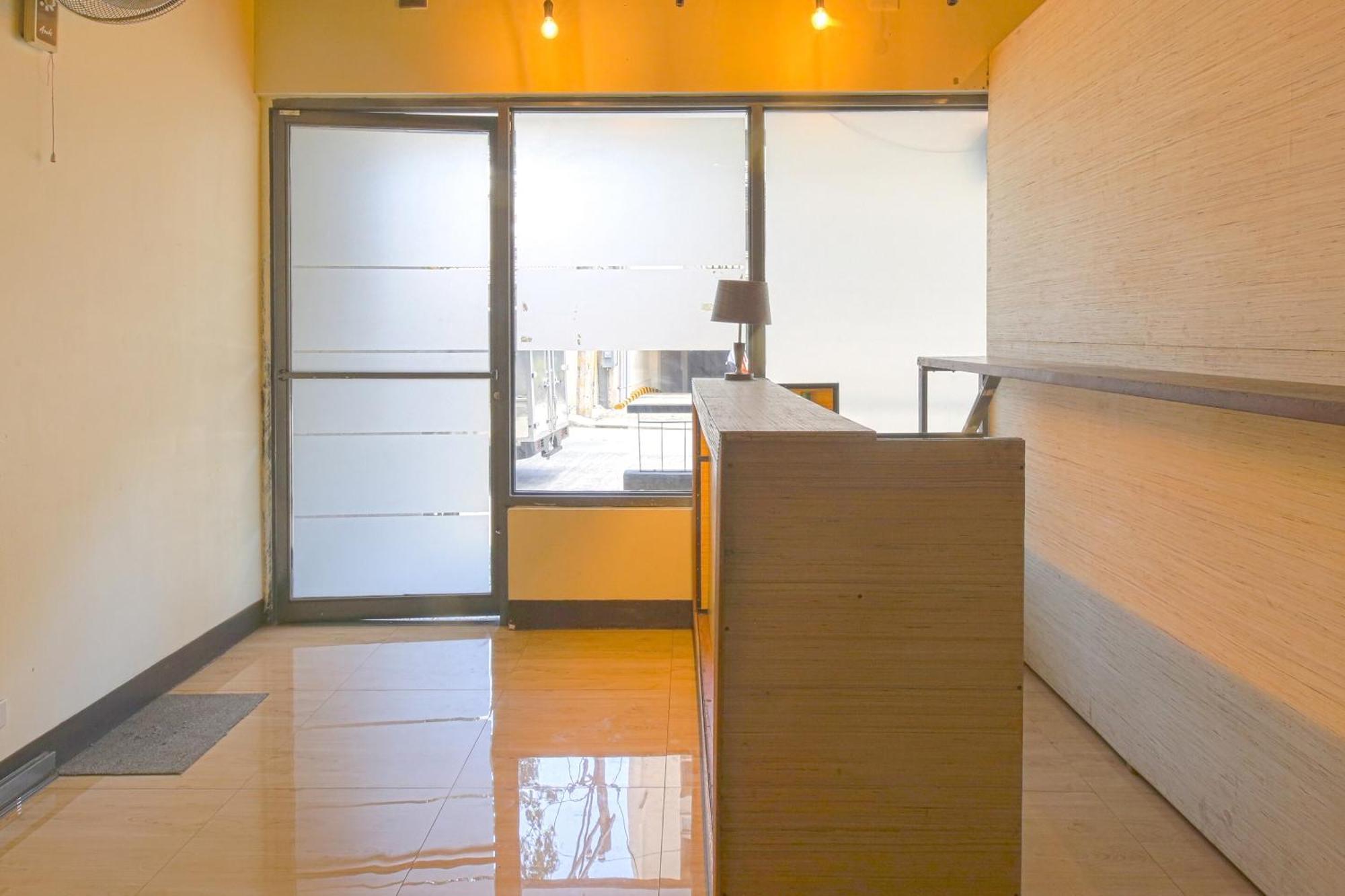 Oyo 769 Poblacion Suites Polaris Makati City Екстериор снимка