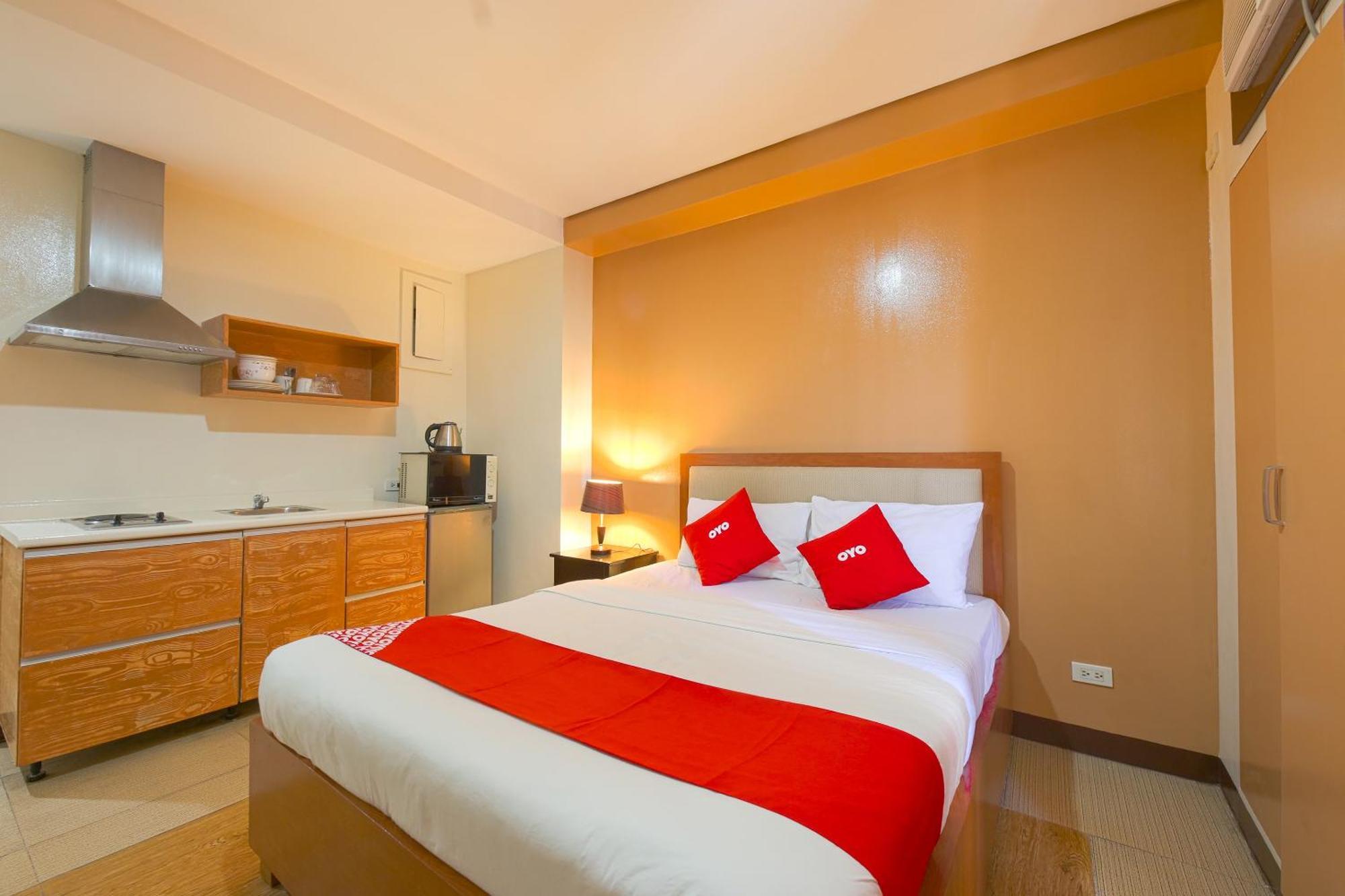 Oyo 769 Poblacion Suites Polaris Makati City Екстериор снимка