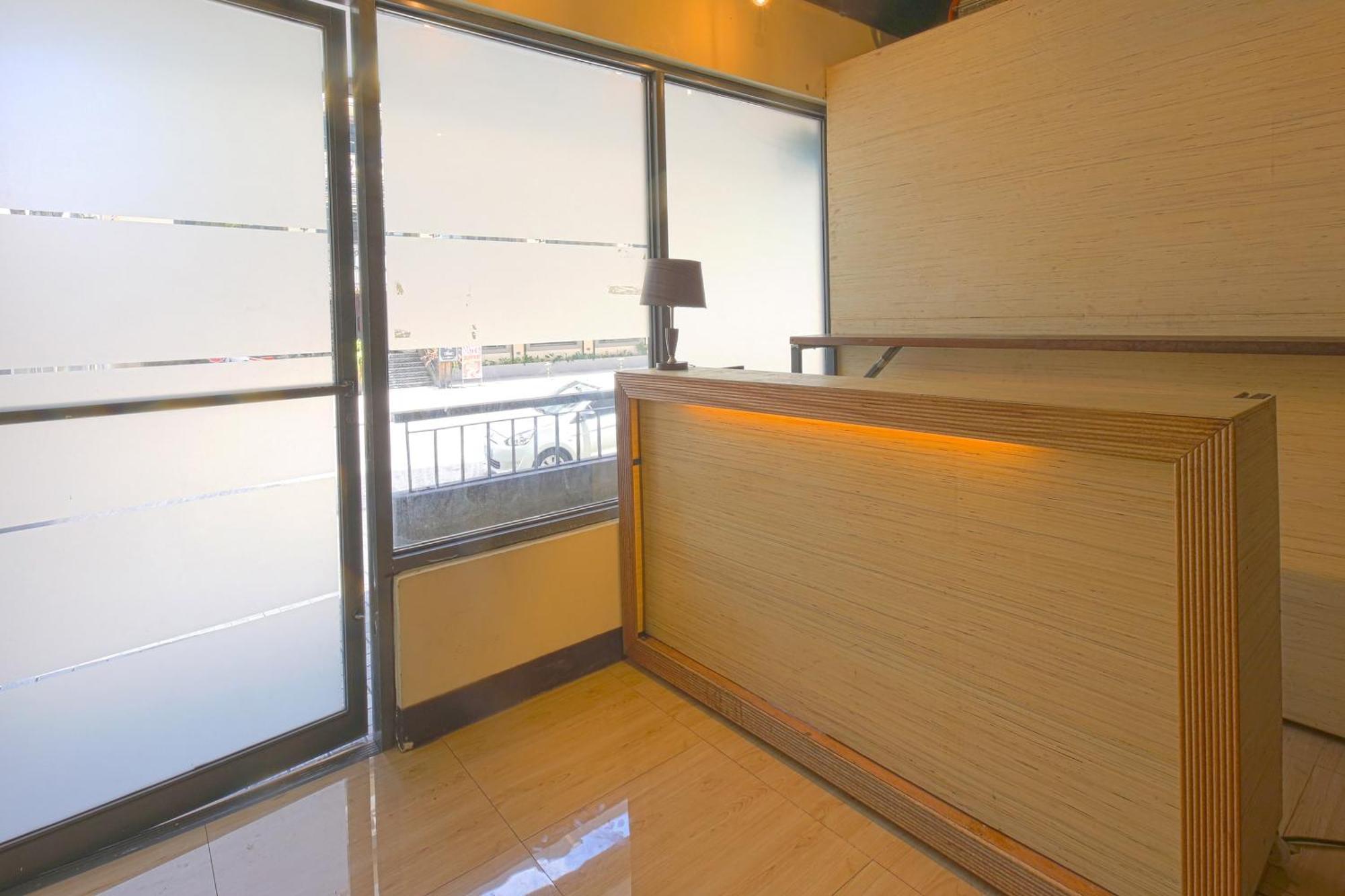 Oyo 769 Poblacion Suites Polaris Makati City Екстериор снимка