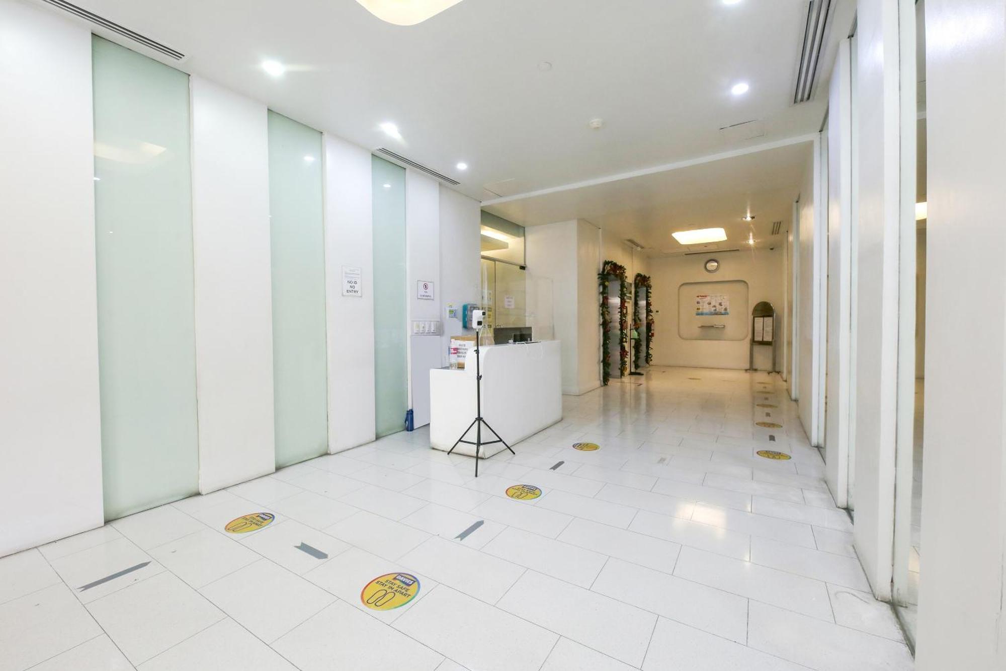Oyo 769 Poblacion Suites Polaris Makati City Екстериор снимка